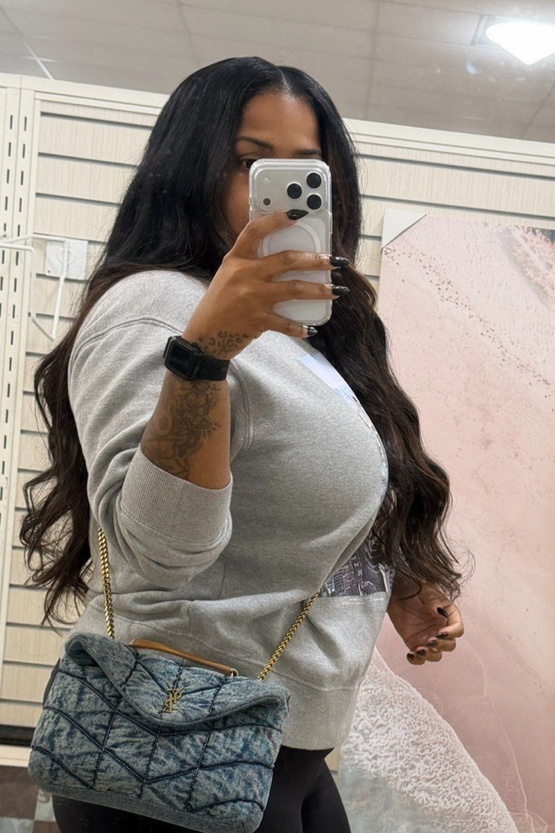 After photo of @jasminbadd, a mirror selfie in a grey sweatshirt with a quilted shoulder bag.